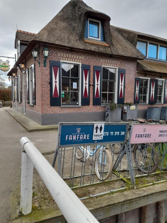Wuivend Riet Gelegen Op Resort Venetie Giethoorn Eksteriør bilde